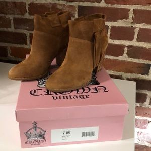 NEVER WORN Crown Vintage Rust bootie